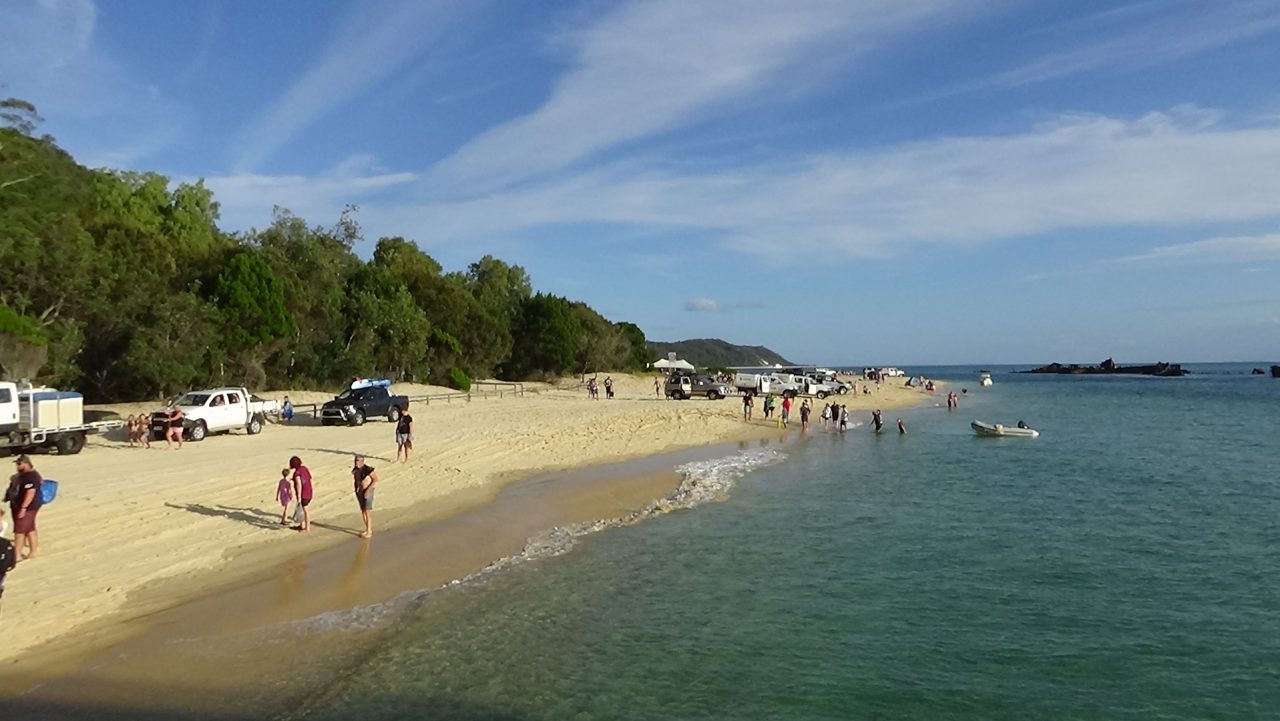 hiking moreton island